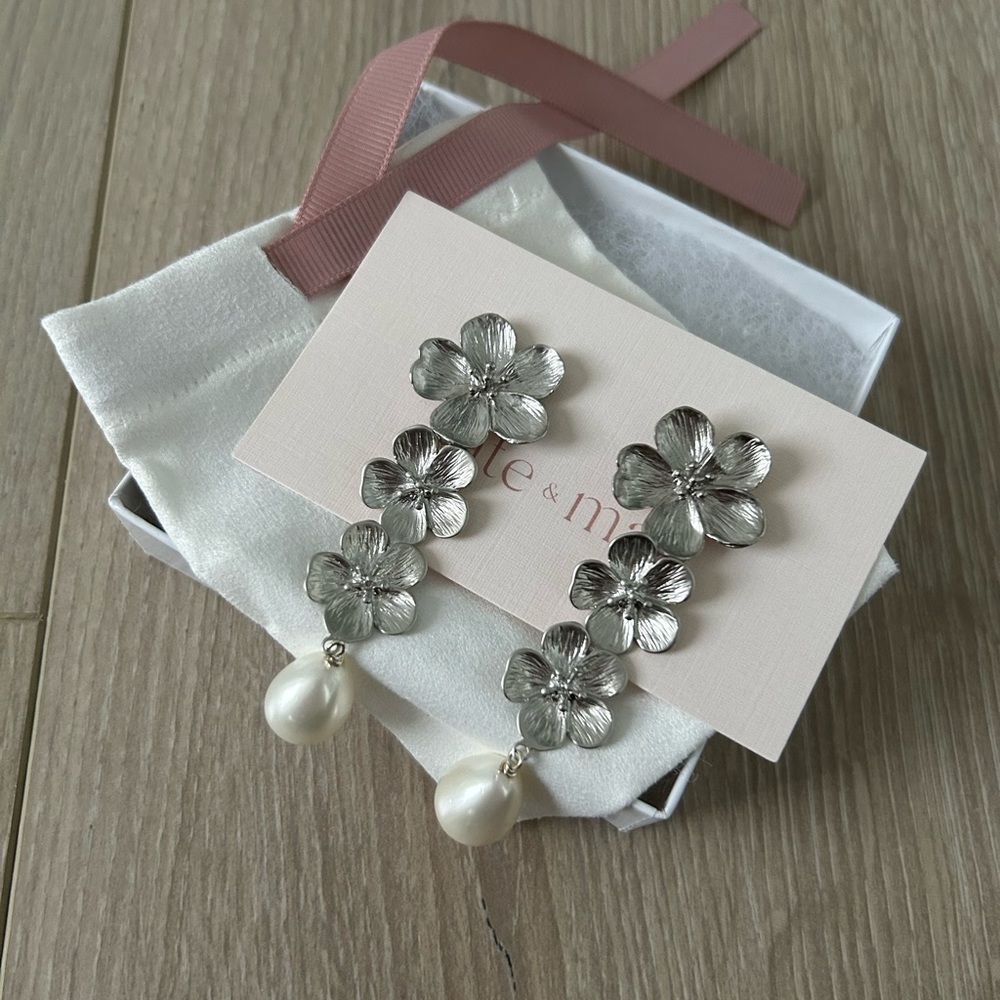 NWT* Kate and Mari Lulu Bridal Earrings Silver